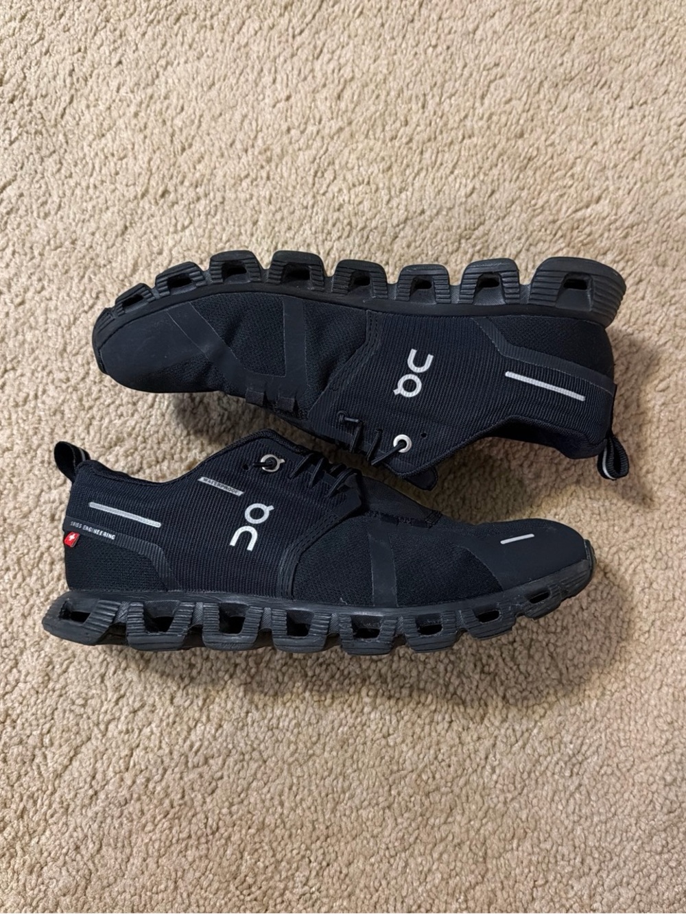 On Running Women's Black Low-Top Cloud Sneakers